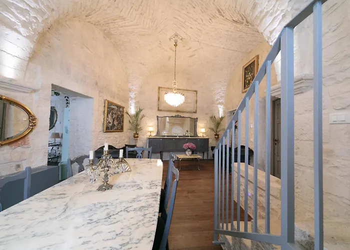 לינה וארוחת בוקר Opera *