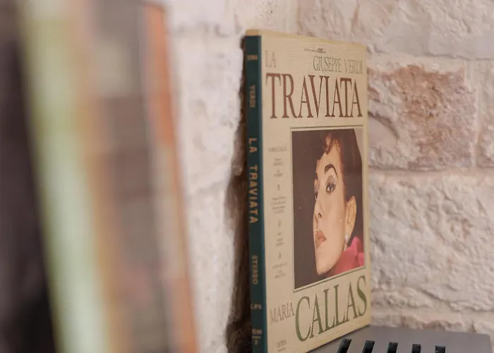 לינה וארוחת בוקר Opera לוקורוטונדו