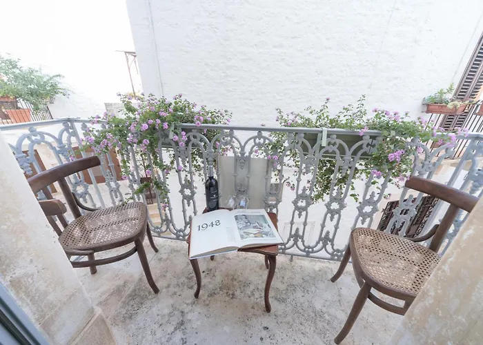 לינה וארוחת בוקר Opera