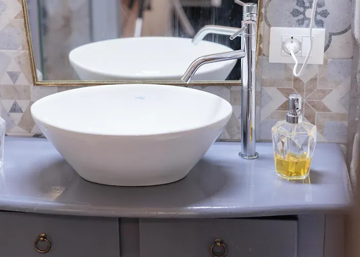 לינה וארוחת בוקר Opera *