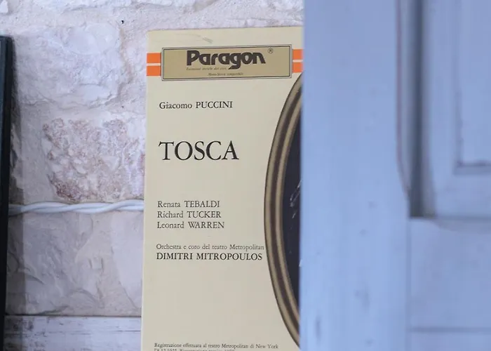 Opera לינה וארוחת בוקר לוקורוטונדו