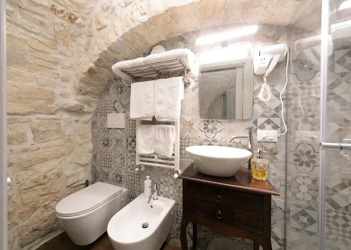 לינה וארוחת בוקר Opera