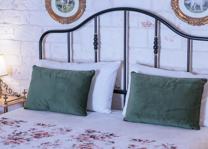 Bed & Breakfast Opera